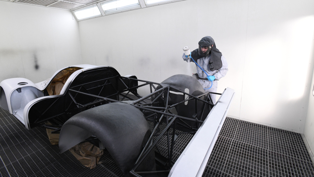 SMALL_high_disassembling_and_restoring_the_917_001_2019_porsche_ag (6)